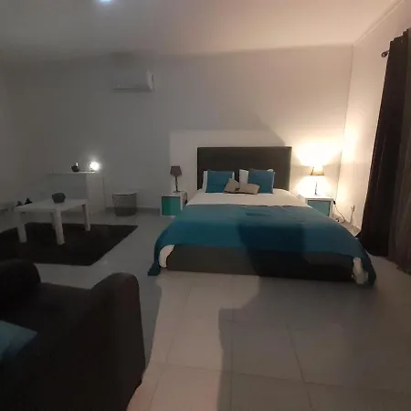 Amazing Huge In Villa Palmela